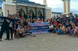 Komunitas Mobil Datsun Hadiri Penutupan Festival Pinisi