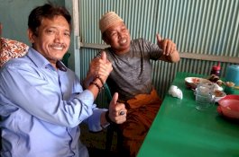 Pernah Berseteru, Rahman Assegaf dan Bupati Pangkep Makan Coto Bareng Usai Daftar di PDIP