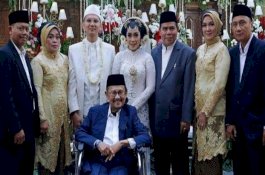 Paling Mengharukan, BJ Habibie Tinggalkan Rumah Sakit demi Hadiri Akad Nikah Putri Pembantunya