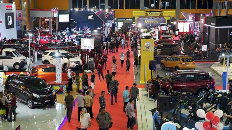 Antusiasme pengunjung di GIIAS Makassar 2019 semakin meningkat. Menginjak weekend, aktivitas peserta GIIAS Makassar juga kian menarik. 