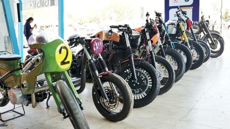 Pameran GIIAS Makassar 2019 juga diramaikan komunitas motor dan mobil.