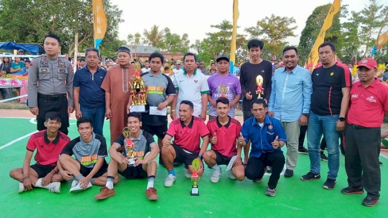 Turnamen sepak takraw Bila Riase Cup 2019 resmi ditutup Wakil Bupati Sidrap Mahmud Yusuf, Sabtu sore (14/9/2019).