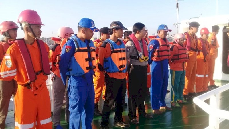 Tim pencari korban kapal tenggelam di Kabupaten Pangkep.