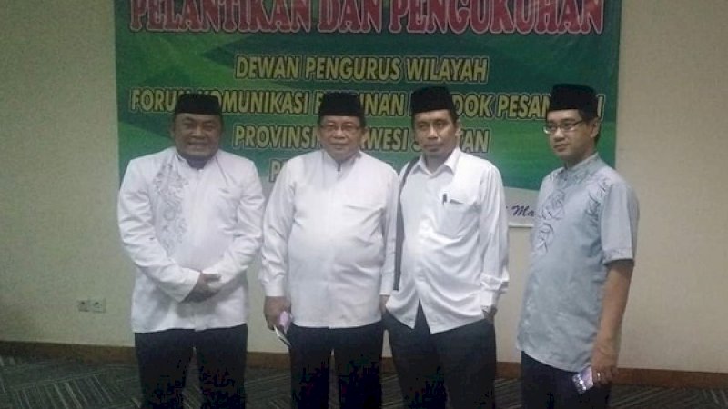 Ketua Umum Forum Komunikasi Pondok Pesantren (FKPP) Sulsel, AGH Dr Yunus Shamad (kedua dari kiri), semasa hidup. 