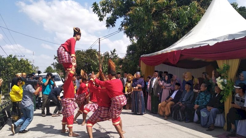 Hajatan warga di Desa Rijang Panua, Kecamatan Kulo Sidrap, Sabtu (14/9/2019) ini berlangsung spesial.