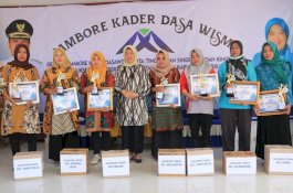 Penutupan Jambore Dasa Wisma Barru Bertabur Piala