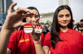 Dukung RUU KPK, 2 Wanita Cantik Ini Kebingungan Saat Ditanya Siapa Pimpinan KPK