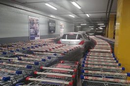 Foto Lucu: Pelajaran Berharga Agar Tidak Parkir Mobil Sembarangan