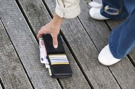 Apa yang Mesti Dilakukan saat Temukan Barang di Jalan?