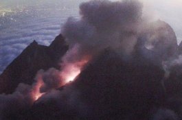 Gunung Merapi Batuk-Batuk Lagi, BPPTKG Tetapkan Jarak Aman 3 Kilometer