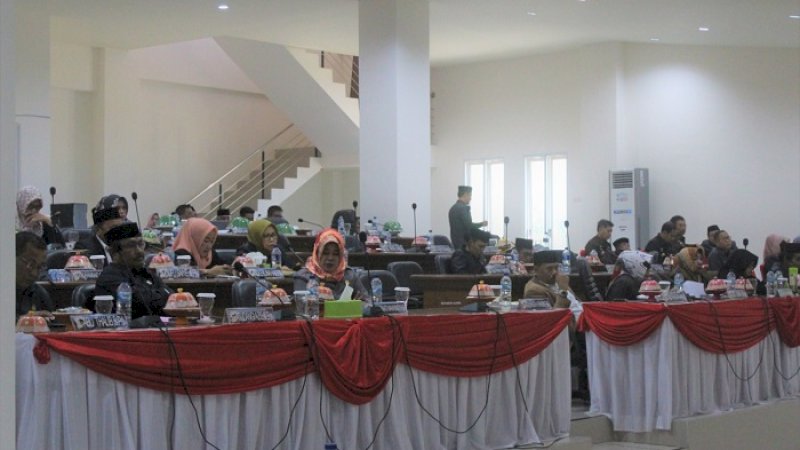 Suasana rapat pengesahan komposisi fraksi DPRD Bulukumba, Selasa (17/9/2019).