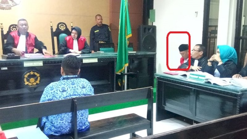 Wahyu Jayadi banyak menunduk saat hakim memeriksa saksi ahli di PN Sungguminasa, Selasa (17/9/2019).