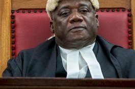 Hakim Dikritik Karena Mengaku 