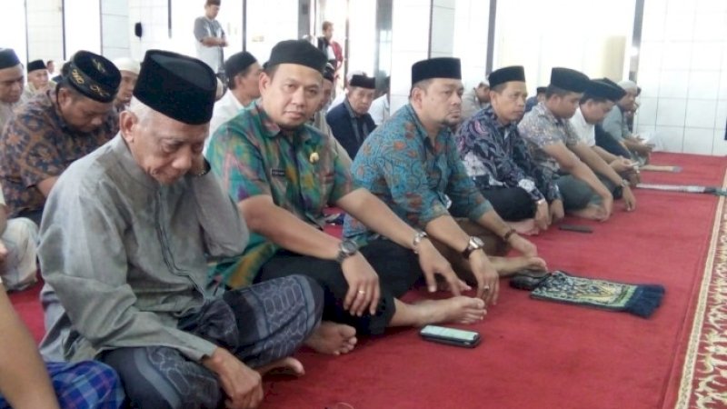 Camat Manggala Dampingi Pj Wali Kota Shalat Jumat di Masjid Nurul Iman Pannara