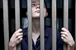 Ditegur Wanita di Toilet, Gadis Ini Gigit Puting Korbannya Hingga Harus Operasi