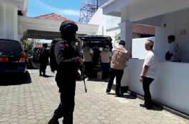 Lima Jam, Tipikor Polda Sulsel Juga Geledah Kantor Diknas Bone