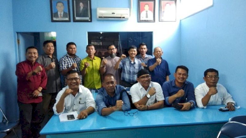 Dewan Pengurus Wilayah (DPW) Asosiasi Logistik dan Forwarder Indonesia (ALFI) Sulawesi Selatan dan Barat (Sulselbar), Asosiasi Pengusaha Truk Indonesia (Aptrindo) Sulselbar, dan Dewan Pengurus Daerah (DPD) Organisasi Angkutan Darat (Organda) Sulsel, usai rapat di Sekretariat ALFI Sulsel, Jalan Nusantara, Rabu (18/9/2019).