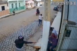 Video Viral, Adu Tembak dari Jarak Dekat, Tak Seorang Pun yang Terluka