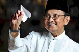 BJ Habibie Diusulkan Jadi Nama Stadion Sepak Bola