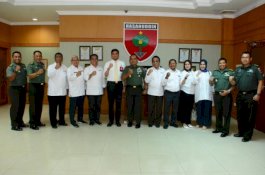 Temui Pangdam XIV Hasanuddin, Adnan Bahas Ketersediaan Darah di Sulsel