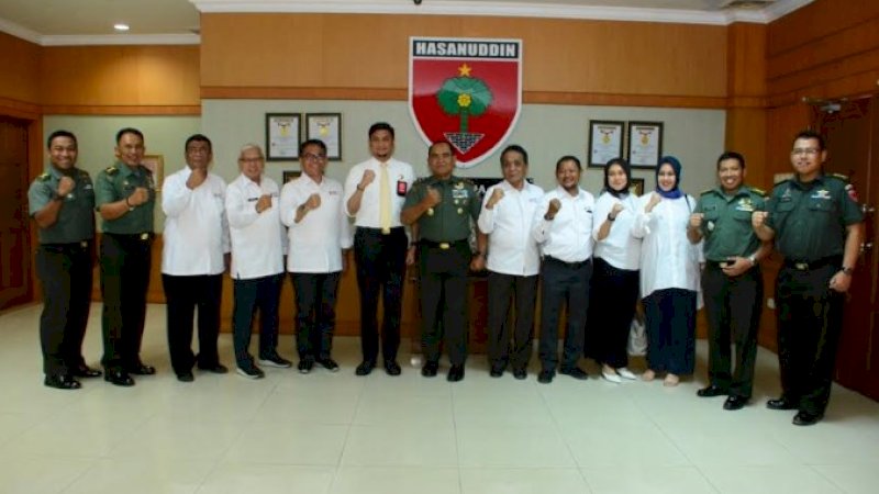 Ketua Palang Merah Indonesia (PMI) Provinsi Sulawesi Selatan, Adnan Purichta Ichsan menemui Pangdam XIV Hasanuddin, Mayor Jendral TNI Surawahadi, di Kantor Kodam XIV Hasanuddin, Kamis, (19/9).