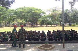 Mahasiswa Baru AK-Manufaktur Bantaeng Dilatih Bela Negara