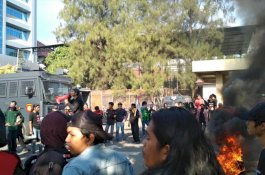 Tolak Kenaikan Iuran BPJS, Ratusan Mahasiswa Seruduk DPRD Provinsi