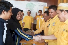 Suhartina Bohari Pendaftar Pertama Bakal Calon Bupati di Partai Golkar Maros