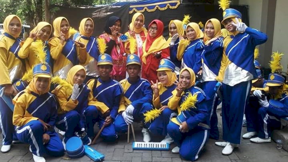 SMPN Anggeraja Enrekang Sabet Piala dari Lomba Drum Band Tingkat Nasional