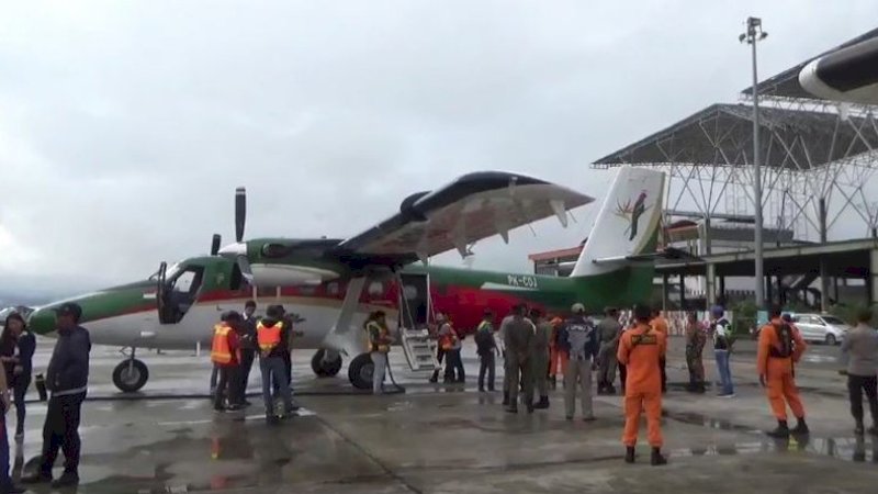 Pencarian pesawat Twin Otter DHC6- 400 yang hilang kontak di Papua mulai membuahkan hasil.