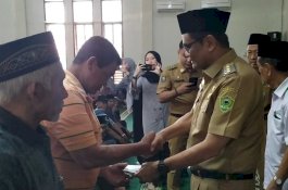 655 Warga Kecamatan Barru Terima Uang Zakat
