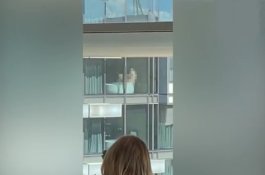 Bercinta Sambil Buka Jendela, Pekerja Kantoran di Sebelahnya Dapat Tontonan Gratis