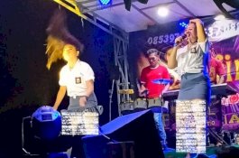 Ternyata Aksi Biduan Seksi Berseragam SMA di Gowa Tidak Berizin