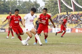 Zulham Jadi Kiper Selama 10 Menit, PSM Menyerah 1-2 di Markas Semen Padang