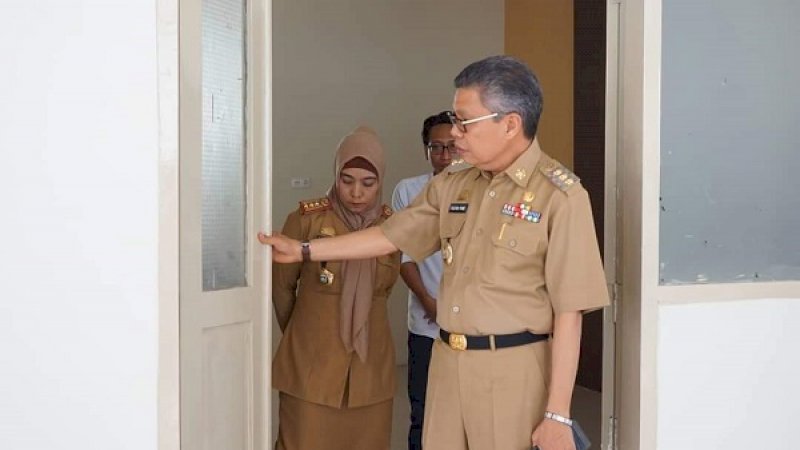 Wali Kota  Parepare, HM Taufan Pawe, meninjau renovasi bangunan gedung perawatan Anggrek dan  Teratai di RSUD Andi Makkasau, Senin (23/09/2019).