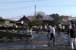 Unjuk Rasa Gelombang Kedua di DPRD Sulsel Kembali Ricuh