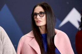Di Usia 15 Tahun, Demi Moore Dijual oleh Ibu Rp7 Juta untuk Diperkosa