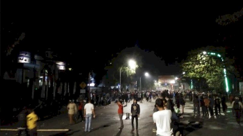 Situasi Jalan Sultan Alauddin Makassar Mulai Kondusif Pasca Demo