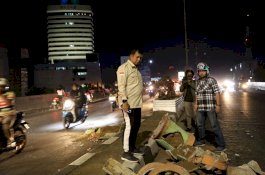 Malam-malam, Pj Wali Kota Makassar Pantau Fly Over Pasca-demonstrasi