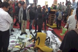 Telat Diterima Ketua DPRD, Mahasiswa Bone Rusak dan Membakar di Ruang Paripurna