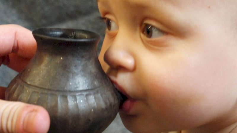 Ini Penampakan Botol Bayi dari 3.000 Tahun Lalu