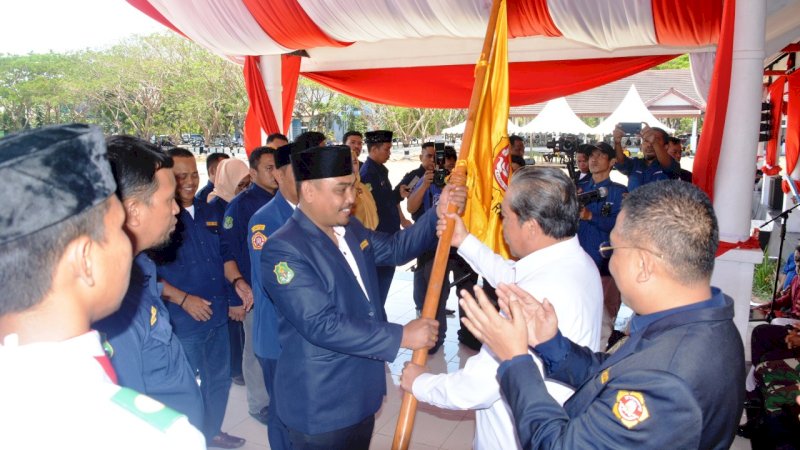 Dollah Mando Lantik Pengurus Karang Taruna Sidrap