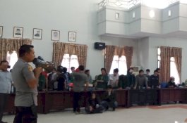 Baru Saja Susunan Pimpinan DPRD Pinrang Diketok Palu, Lalu Mahasiswa Datang Ketok Pintu
