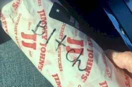 Pria Ini Marah saat Bungkus Sandwich Pesanannya Tertulis 