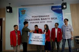 BCA Salurkan Beasiswa Rp250 Juta kepada Mahasiswa Berprestasi Universitas Hasanuddin