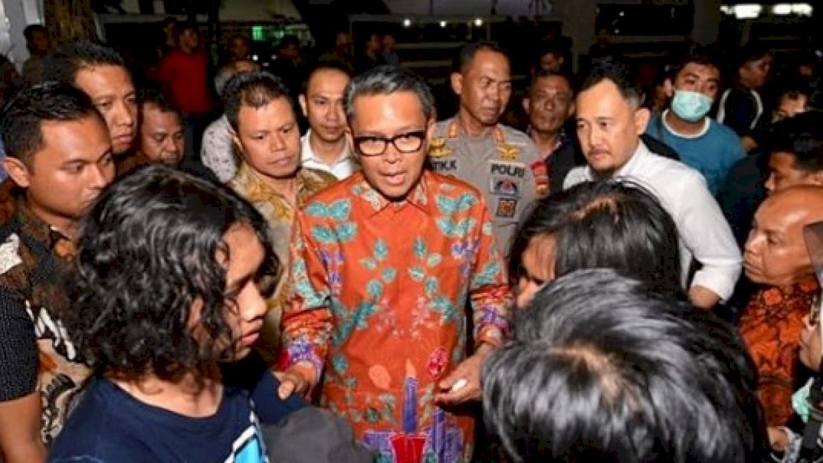 Gubernur Sulsel Ganti Ponsel Demonstran yang Hilang