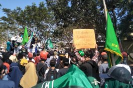 Mahasiswa dan Pelajar Geruduk DPRD Jeneponto