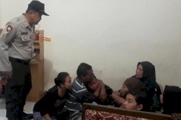 Usai Tikam Putrinya, Ayah Tulis Pesan Selingkuh di Dinding Lalu Gorok Lehernya