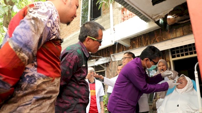 Bakti Sosial Prostodonsia, di Posyandu Lansia "Kemuning" Kelurahan Bonto Atu, Kecamatan Bissappu, Bantaeng, Jumat (27/9/2019).