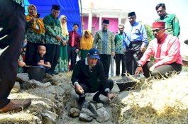 Letakkan Batu Pertama Gedung STIKES Muhammadiyah Sidrap, Dollah Mando Harapkan Ini